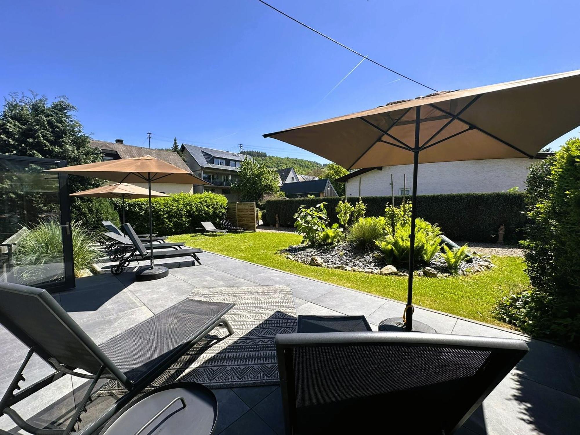 Moselhotel Weinhaus Simon Wintrich Exterior foto